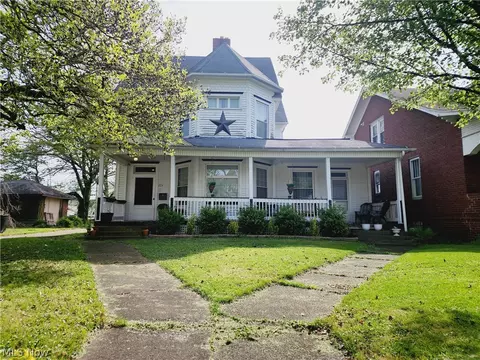 226 N 4th St, Coshocton, OH 43812