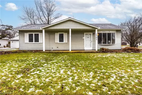 1701 Abbe S, Elyria, OH 44035