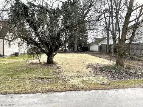 2720 Prospect St NE, Middlebranch, OH 44652