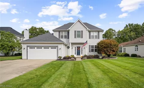 27010 Valeside Ln, Olmsted Twp, OH 44138