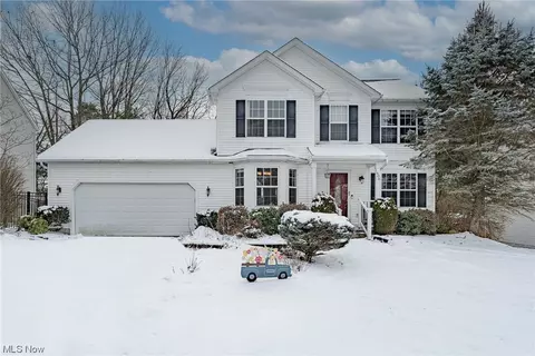 608 Royal Woods Dr, Wadsworth, OH 44281