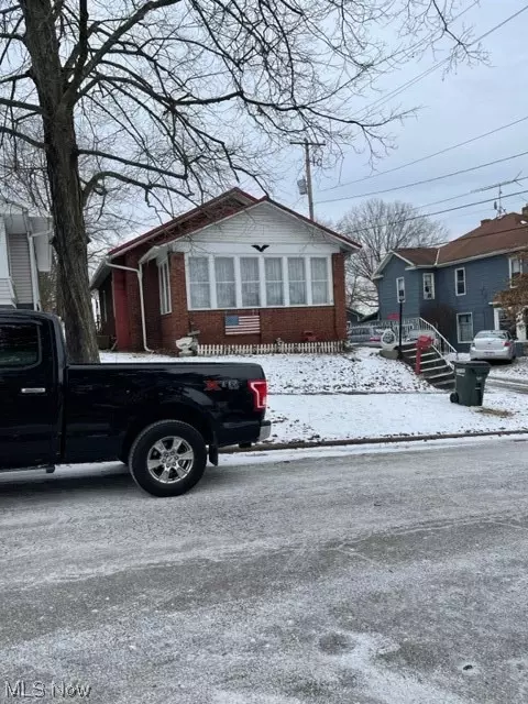 130 S Uhrich, Uhrichsville, OH 44683