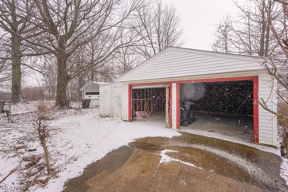 313 Warden Ave, Elyria, OH 44035 29 Photos Movoto