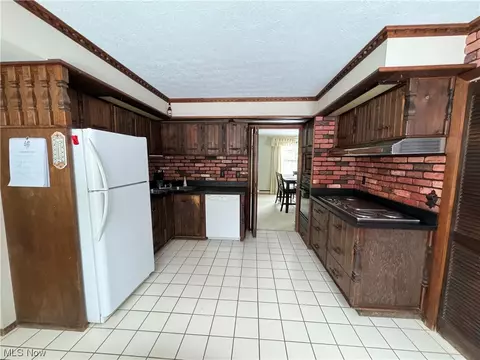 9062 E Mountain View Dr, Chardon, OH 44024 photo 6