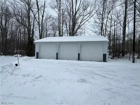 9062 E Mountain View Dr, Chardon, OH 44024 photo 4