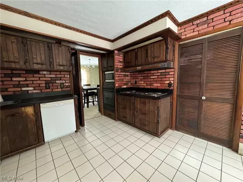 9062 E Mountain View Dr, Chardon, OH 44024 photo 7