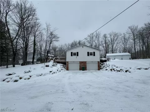 9062 E Mountain View Dr, Chardon, OH 44024 photo 3