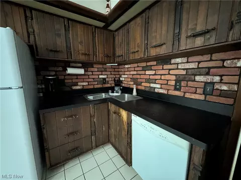 9062 E Mountain View Dr, Chardon, OH 44024 photo 8