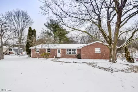 6576 Chesham Dr NE, Canton, OH 44721