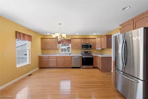 2249 Sunset Dr, Wickliffe, OH 44092 photo 6