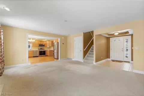 2249 Sunset Dr, Wickliffe, OH 44092 photo 4