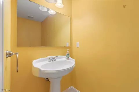 2249 Sunset Dr, Wickliffe, OH 44092 photo 13