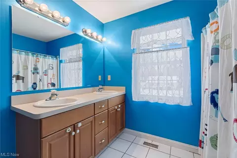 2249 Sunset Dr, Wickliffe, OH 44092 photo 18