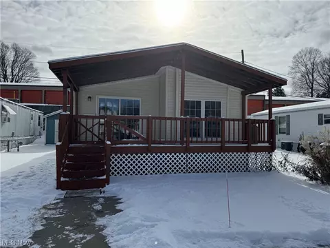 56 Nancy St, Barberton, OH 44203
