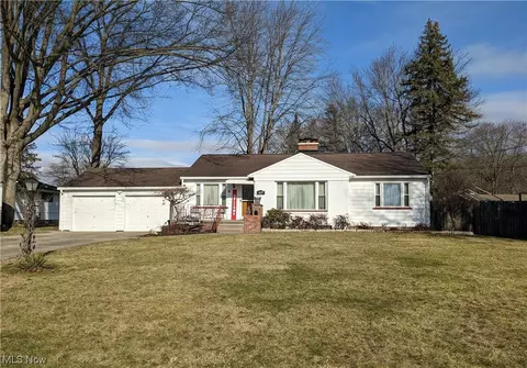 454 Yvonne Dr, Youngstown, OH 44505
