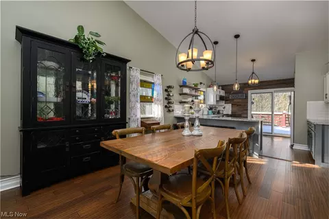 572 Wolf Ave, Wadsworth, OH 44281 photo 3