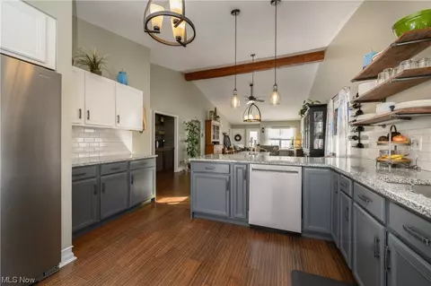 572 Wolf Ave, Wadsworth, OH 44281 photo 6