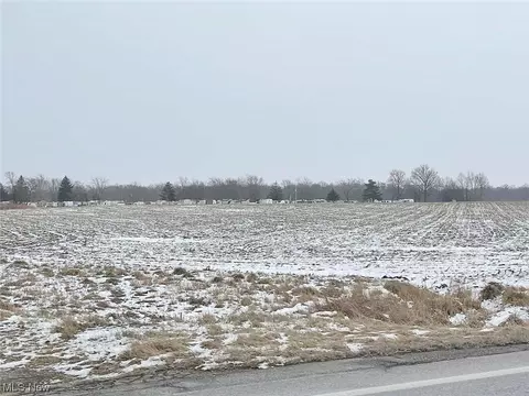 Ravenna Avenue Ne, Louisville, OH 44641