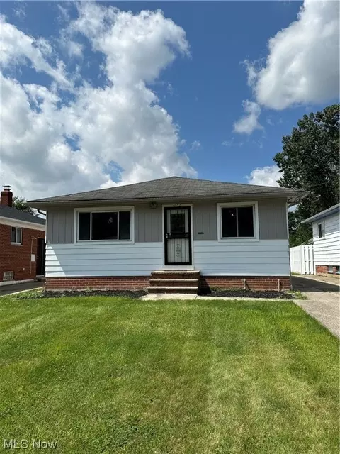 4672 Beechgrove Ave, Garfield Heights, OH 44125
