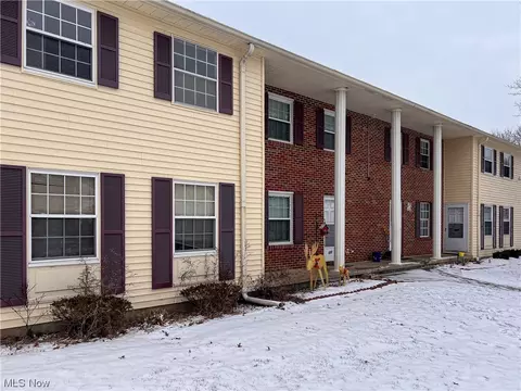 153 Ault St, Wadsworth, OH 44281 photo 2