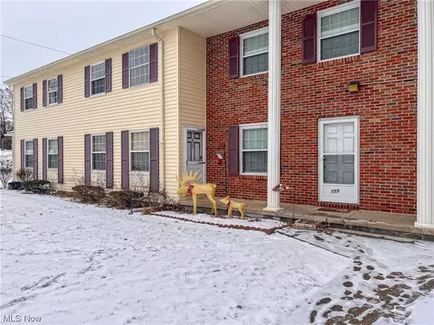 153 Ault St, Wadsworth, OH 44281