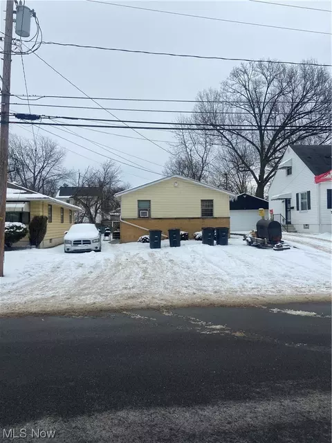 1095 Saint Michaels, Akron, OH 44320