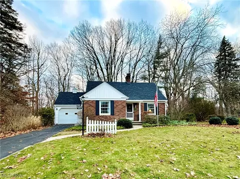 935 Lincoln Dr, Conneaut, OH 44030