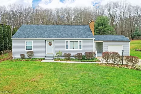 438 Golf Dr, Brookfield, OH 44403