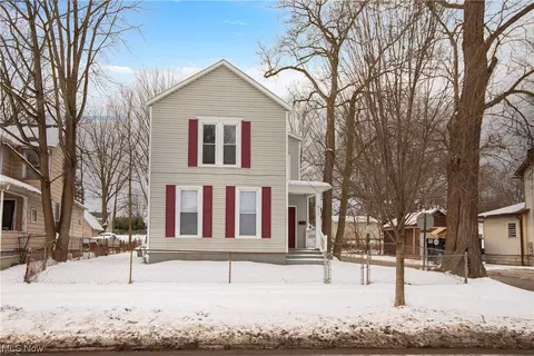 817 East Ave, Elyria, OH 44035