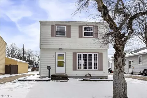 212 Tyler Ave, Cuyahoga Falls, OH 44221