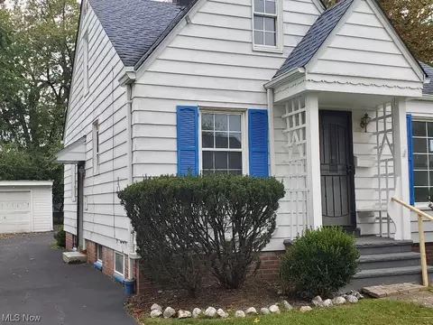 5122 Thomas St, Maple Heights, OH 44137 photo 2
