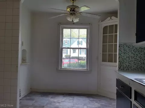 5122 Thomas St, Maple Heights, OH 44137 photo 8