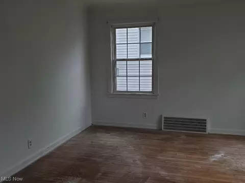 5122 Thomas St, Maple Heights, OH 44137 photo 5