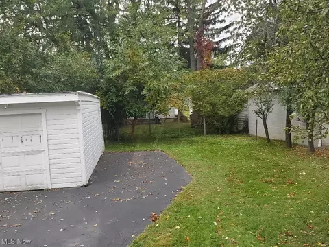 5122 Thomas St, Maple Heights, OH 44137 photo 18