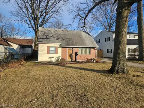 1107 Leroy St, Lorain, OH 44052