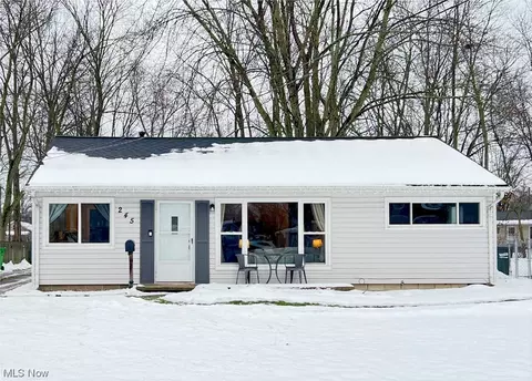 245 Kempton Dr, Berea, OH 44017