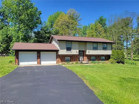 963 N Lake St, Madison, OH 44057