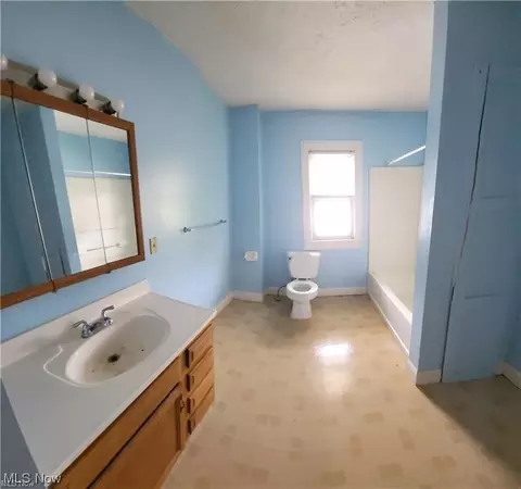 868 E Buchtel Ave, Akron, OH 44305 photo 14