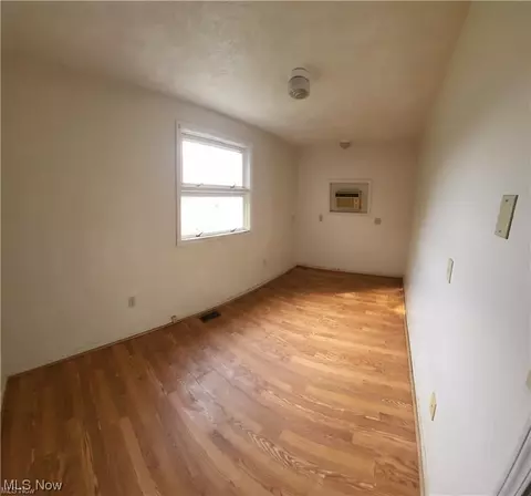 868 E Buchtel Ave, Akron, OH 44305 photo 8