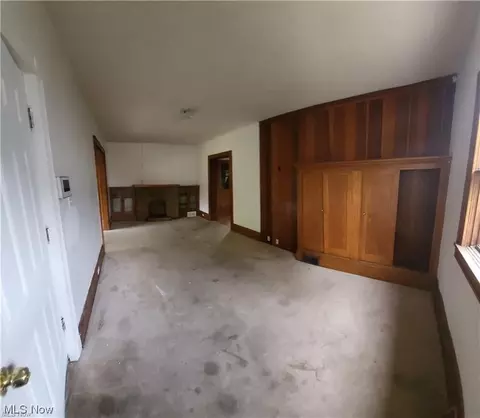 868 E Buchtel Ave, Akron, OH 44305 photo 2