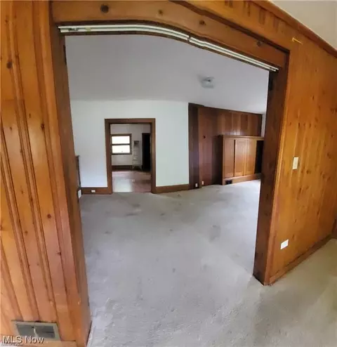 868 E Buchtel Ave, Akron, OH 44305 photo 4
