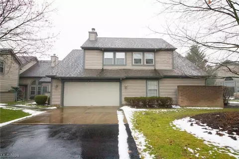 372 N Bayshore Dr, Columbiana, OH 44408