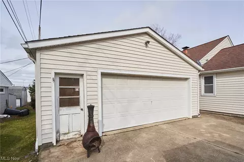Exterior - 5421 Lake Rd W, Ashtabula, OH 44004 photo 7 of 9
