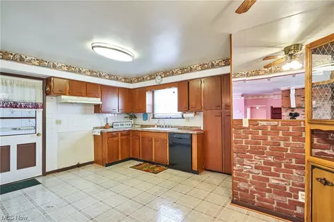 Kitchen - 5421 Lake Rd W, Ashtabula, OH 44004 photo 1 of 5