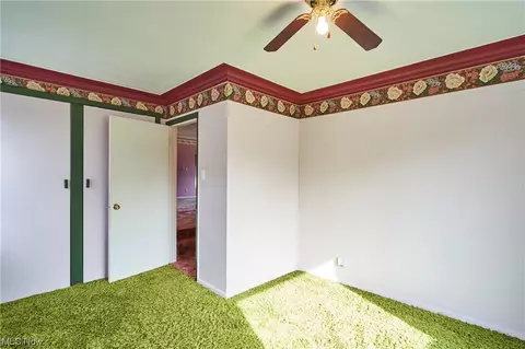 Bedroom - 5421 Lake Rd W, Ashtabula, OH 44004 photo 3 of 4