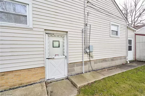 Exterior - 5421 Lake Rd W, Ashtabula, OH 44004 photo 6 of 9