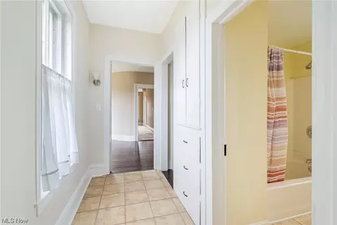 Entry Way - 430 Indianola Rd, Boardman, OH 44512 photo 4 of 5