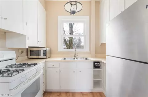 Kitchen - 430 Indianola Rd, Boardman, OH 44512 photo 1 of 2