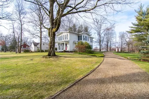 Exterior - 430 Indianola Rd, Boardman, OH 44512 photo 2 of 8