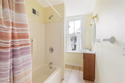 Bath - 430 Indianola Rd, Boardman, OH 44512 photo 2 of 2